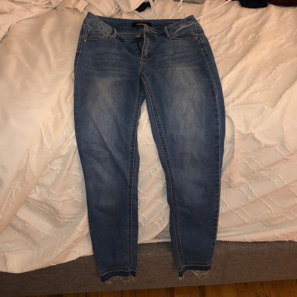 Non-ripped classic blue jeans